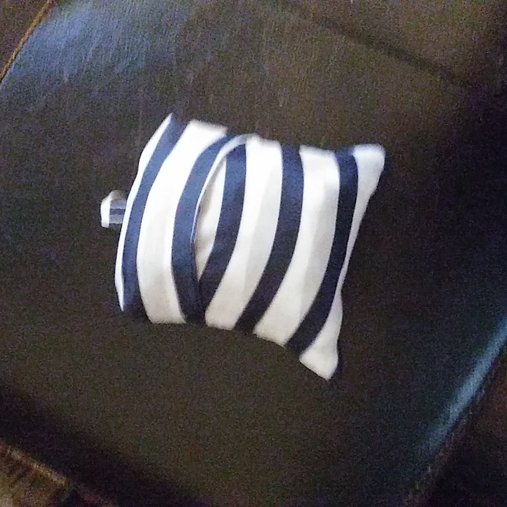 OLD NAVY 100% POLYESTER BEACH BAG BLUE&WHITE STRIPES